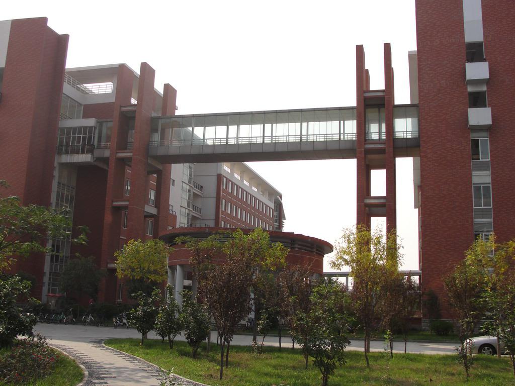 91视频
教学办公楼.jpg